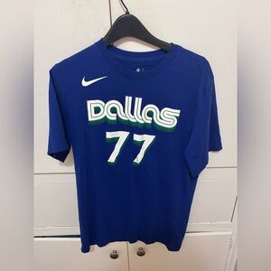 Luka Doncic men’s size small Dallas Mavericks shirt